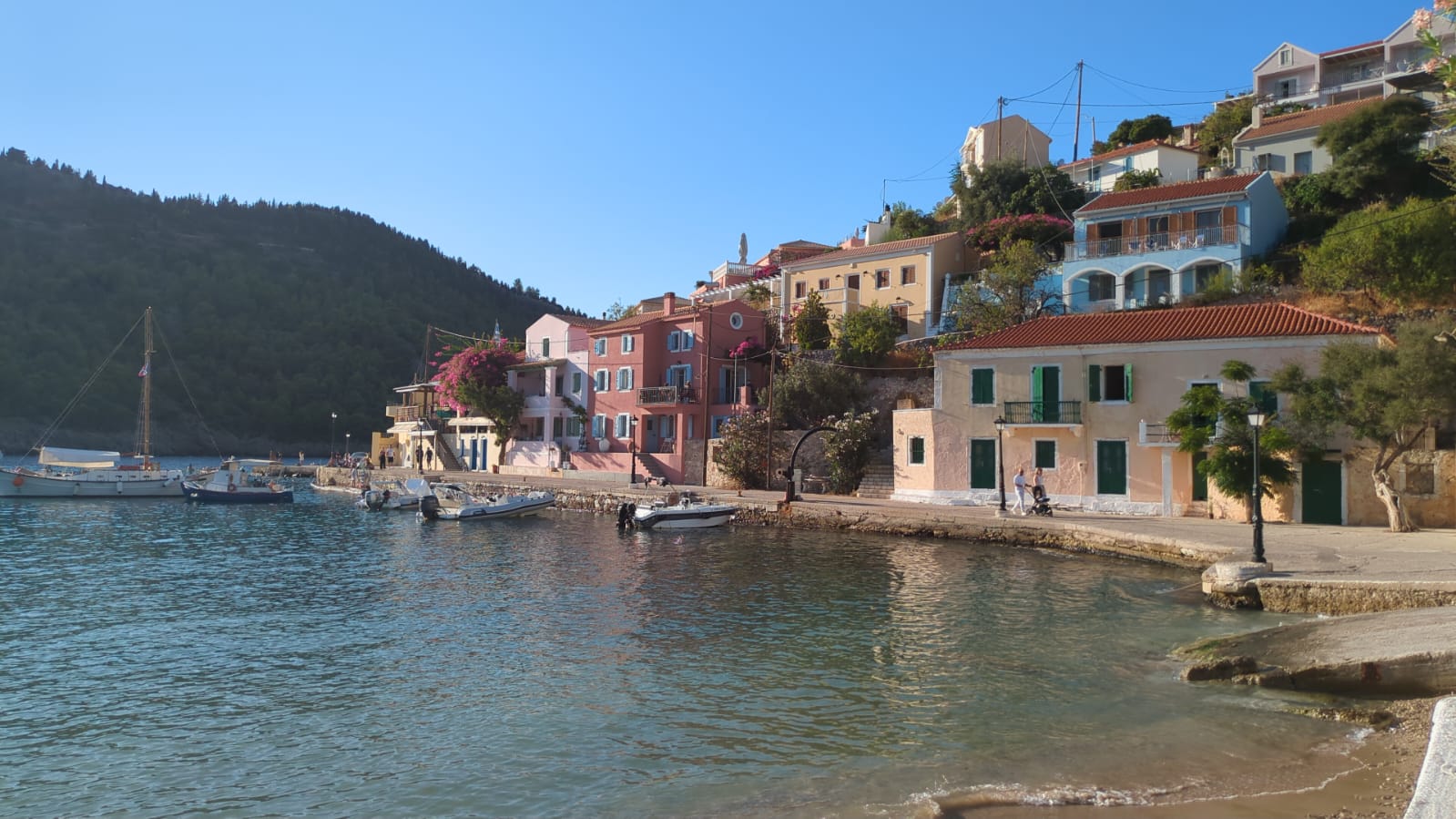 Assos (Kefalonia): what to see in the loveliest Ionian village