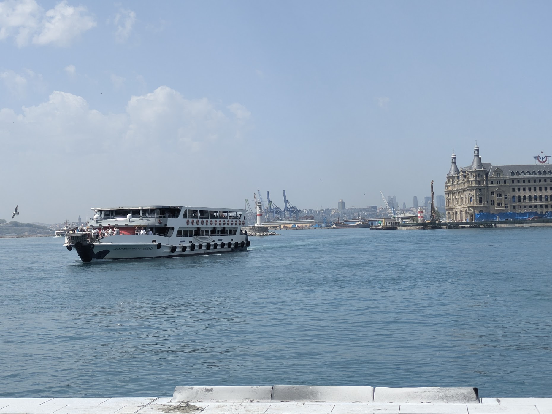 Istanbul: van continent wisselen, vapur, bruggen, Marmaray